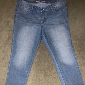 Old Navy women’s skinny leg jegging size 16